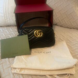GUCCI MARMONT GG small shoulder purse black awesome condition gorgeous